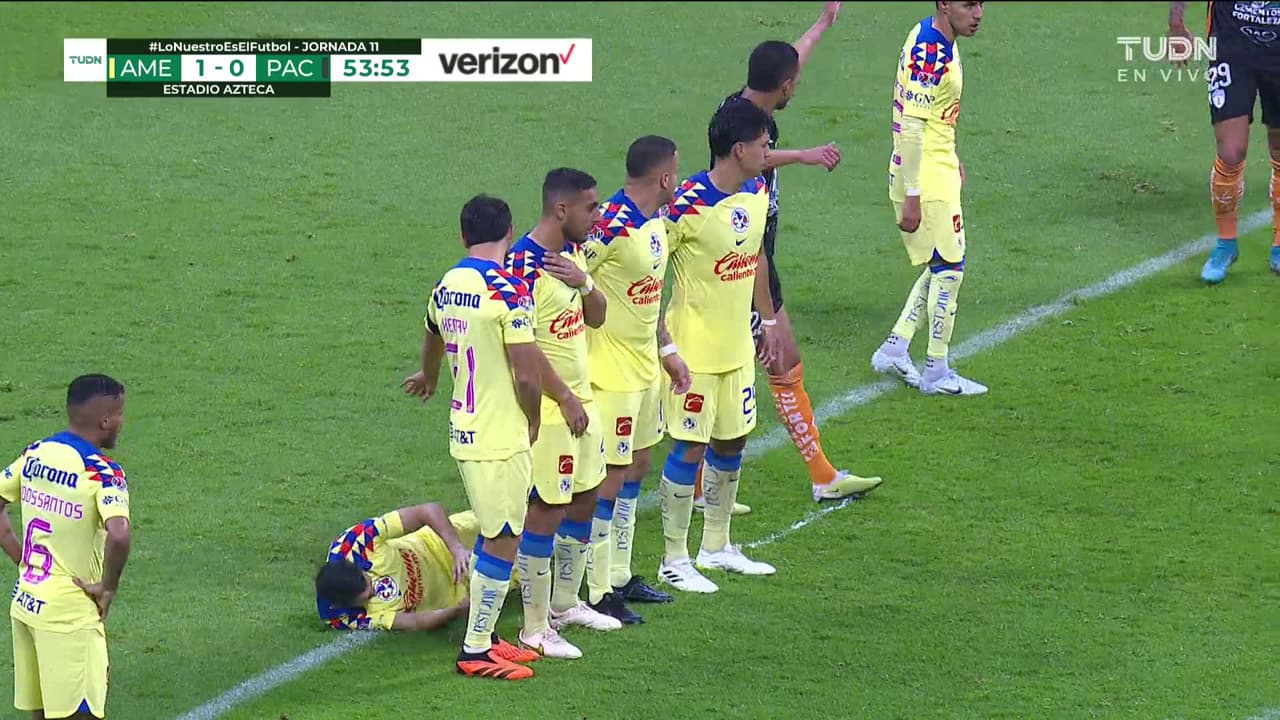 ¡TIRO ATAJADO! disparo por Lucas Di Yorio.