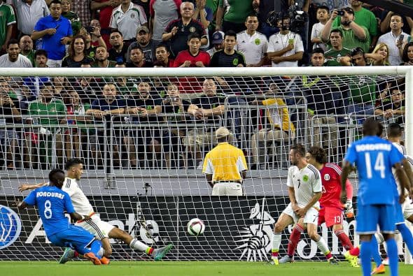 7 Diego Reyes salvó la más peligrosa de Honduras sobre la línea de gol. Su desempeño fue discreto, pero correcto.