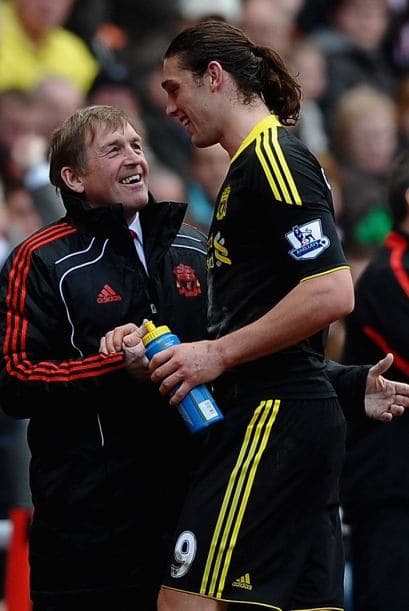 Andy Carroll fue felicitado por su buena actuación por Kenny Dalglish. Liverpool le ganó 2-0 al Sunderland.
