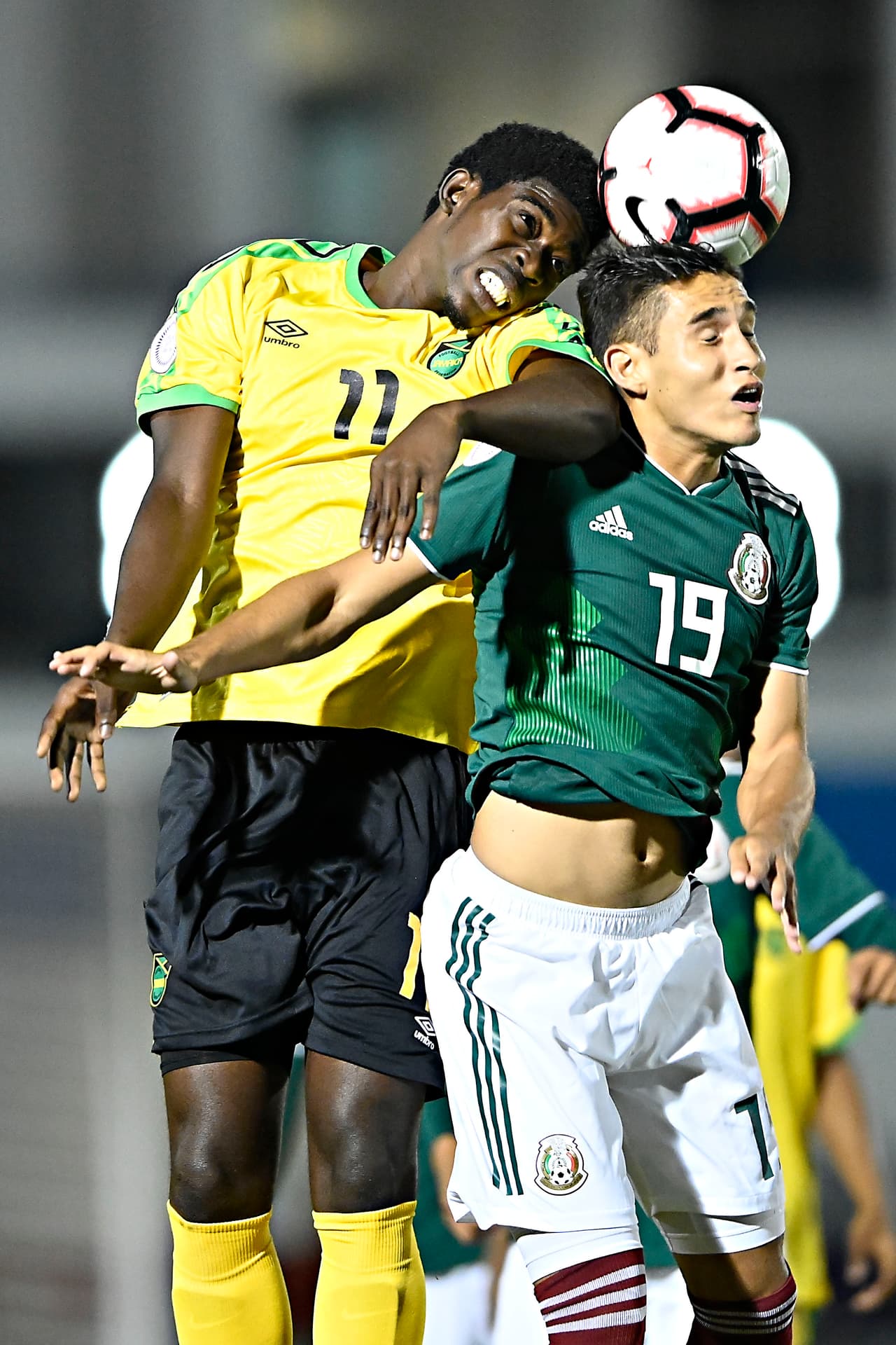 Al final a los caribeños les faltó más entusiasmo e idea para buscar el triunfo y a los mexicanos les bastó el orden y disciplina táctica empleada para preservar el 2-2 que a Jamaica perjudica.