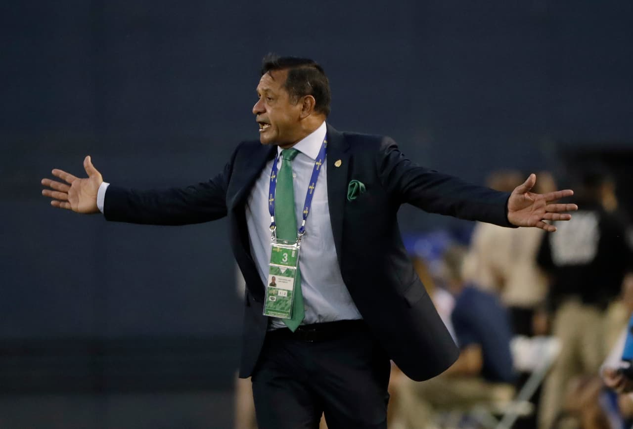 La situación para el colombiano Pompilio Páez, asistente técnico de Juan Carlos Osorio, es una de las más incómodas, pues debe asumir la responsabilidad y con ello los resultados del equipo serán consecuencia en el proceso de su colega.