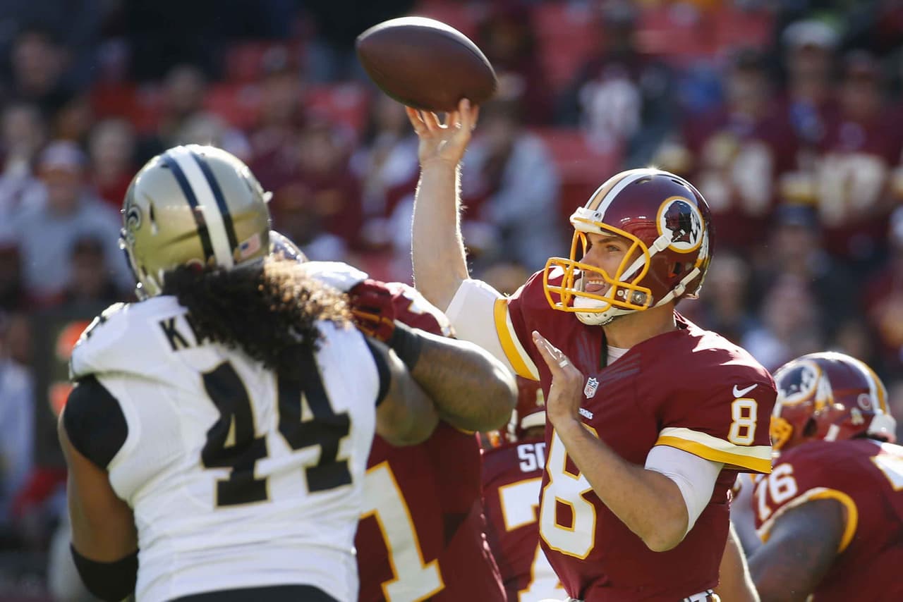 Kirk Cousins lanzó cuatro pases de touchdown y los Redskins mantuvieron vivas sus oportunidades de playoff al apalear 47-14 a los Saints.