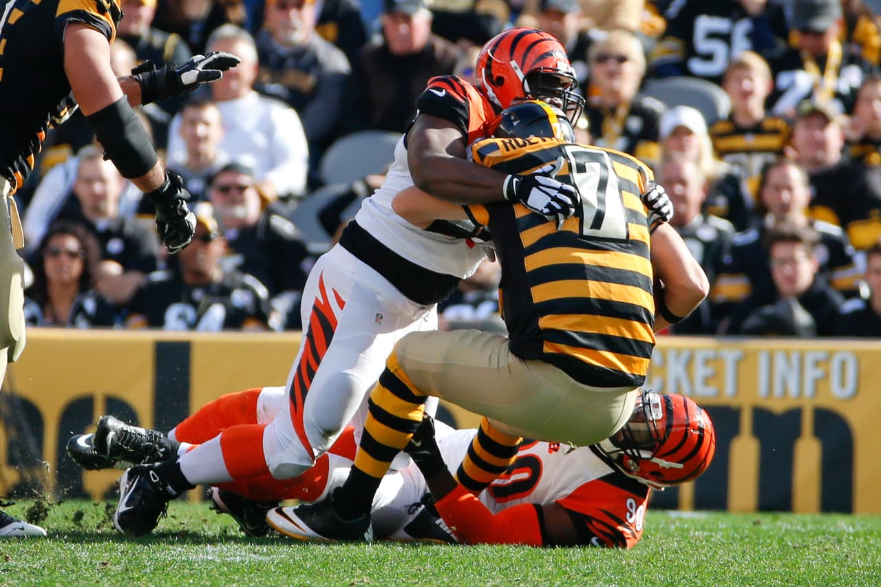 Gran duelo divisional vivieron los Bengals vs. los Steelers, donde Cincinnati mantuvo el invicto al amargar el regreso de Roethlisberger a Pittsburgh 16-10. Checa las mejores tomas de este partido.