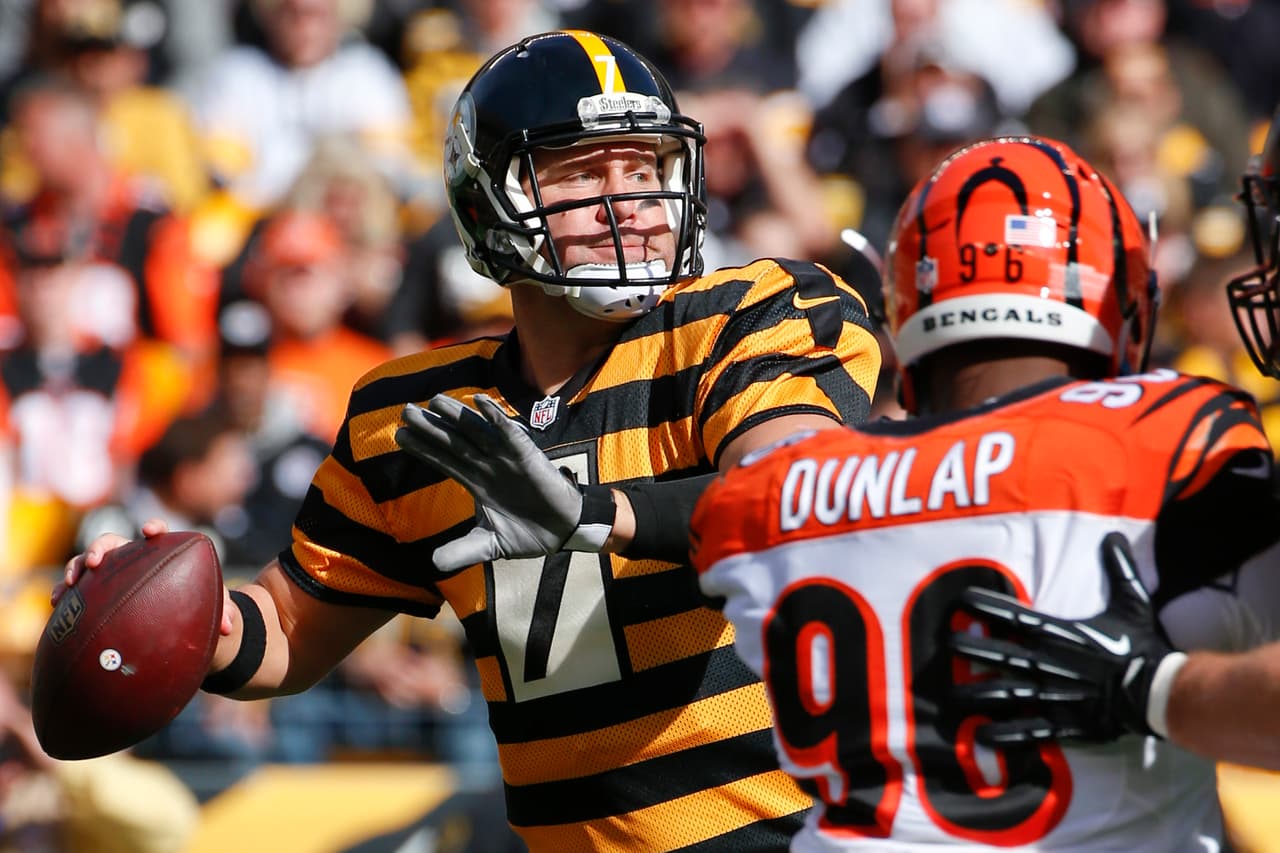 Gran duelo divisional vivieron los Bengals vs. los Steelers, donde Cincinnati mantuvo el invicto al amargar el regreso de Roethlisberger a Pittsburgh 16-10. Checa las mejores tomas de este partido.