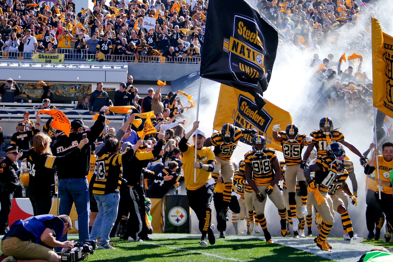 Gran duelo divisional vivieron los Bengals vs. los Steelers, donde Cincinnati mantuvo el invicto al amargar el regreso de Roethlisberger a Pittsburgh 16-10. Checa las mejores tomas de este partido.