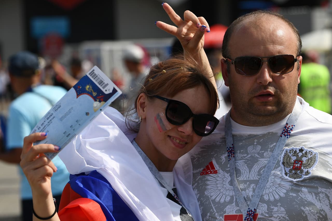El colorido de los hinchas de Polonia y Senegal fue parte del paisaje en Moscú en medio del partido entre ambos seleccionados por el grupo H del Mundial de Rusia 2018.