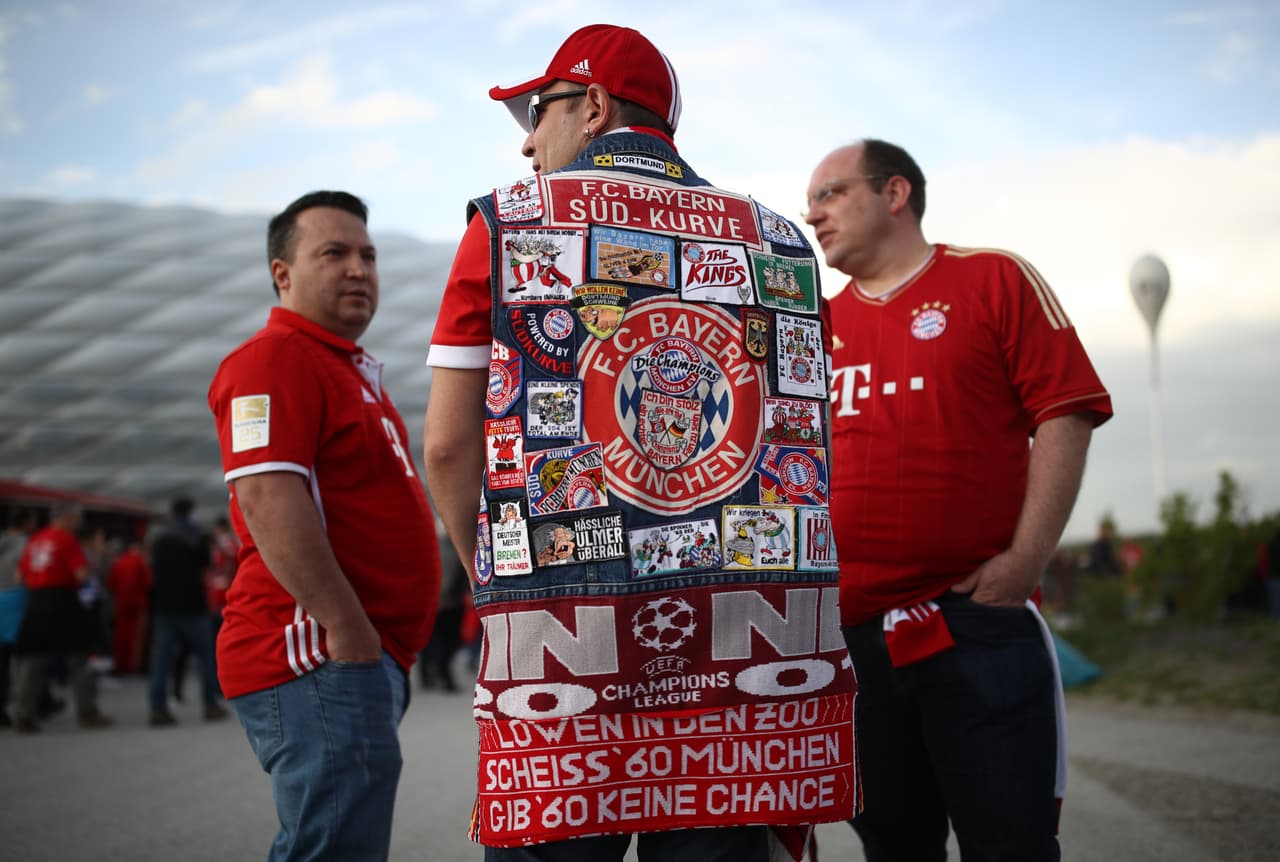 La fiesta de los fanáticos está vestida de color, alegría, compromiso y pasión en este duelo de ida de la semifinal de Championes League entre Bayern Munich y Real Madrid en Alemania.