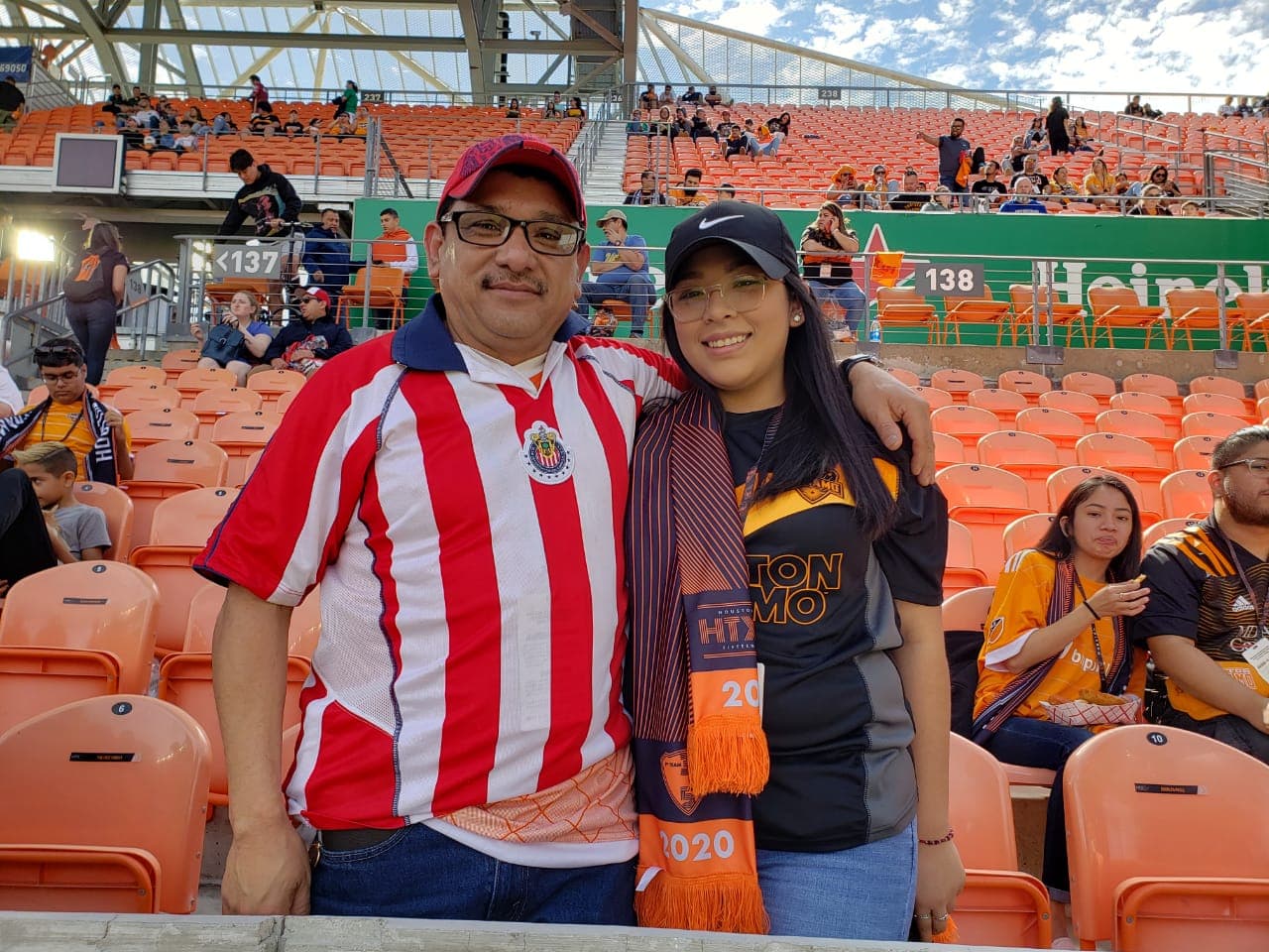 Los aficionados del Galaxy invaden Houston para ver el debut del fichaje estrella, Javier Hernández.
