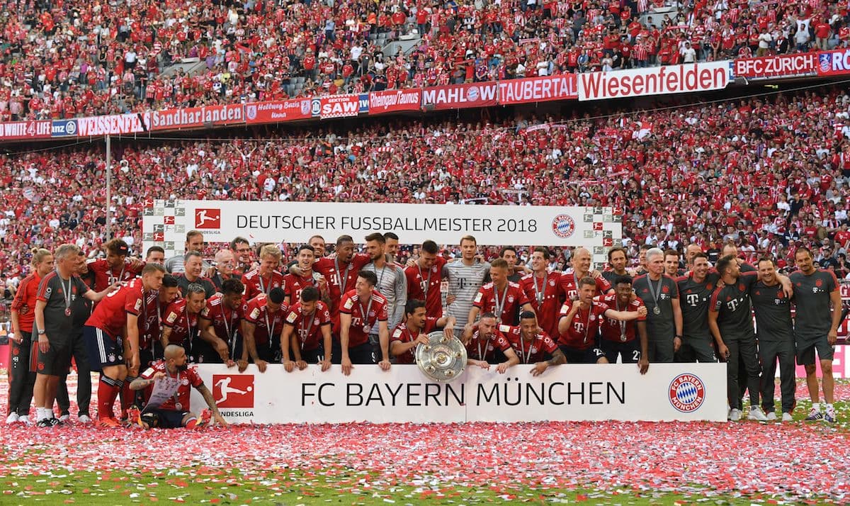 Bayern cabalgó una vez más la Bundesliga y se alzó con el título tras conseguir un total de 84 puntos. Schalke, su más cercano perseguidor, se quedó a 21 de distancia.