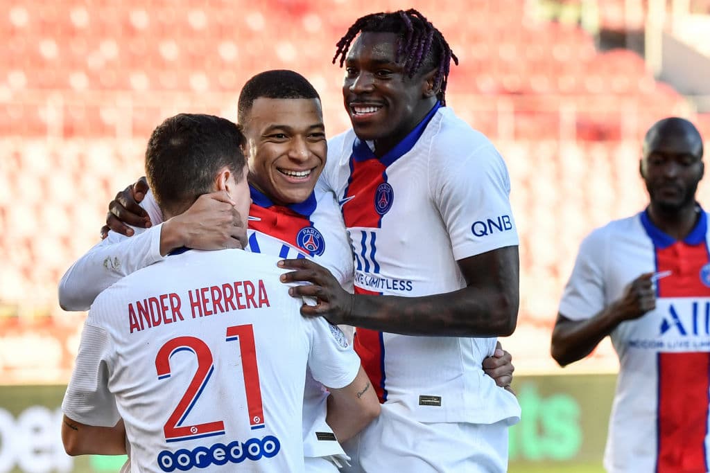 Moise Kean (6’) hizo el primero de los parisinos. Kylian Mbappé marcó desde los once pasos a los 32’ y creció la diferencia a los 51’. Danilo Pereira (82’) hizo el cuarto gol. PSG llegó a 57 unidades y dormirán como sublíderes de la Ligue 1; en su siguiente compromiso enfrentarán al Bordeaux.