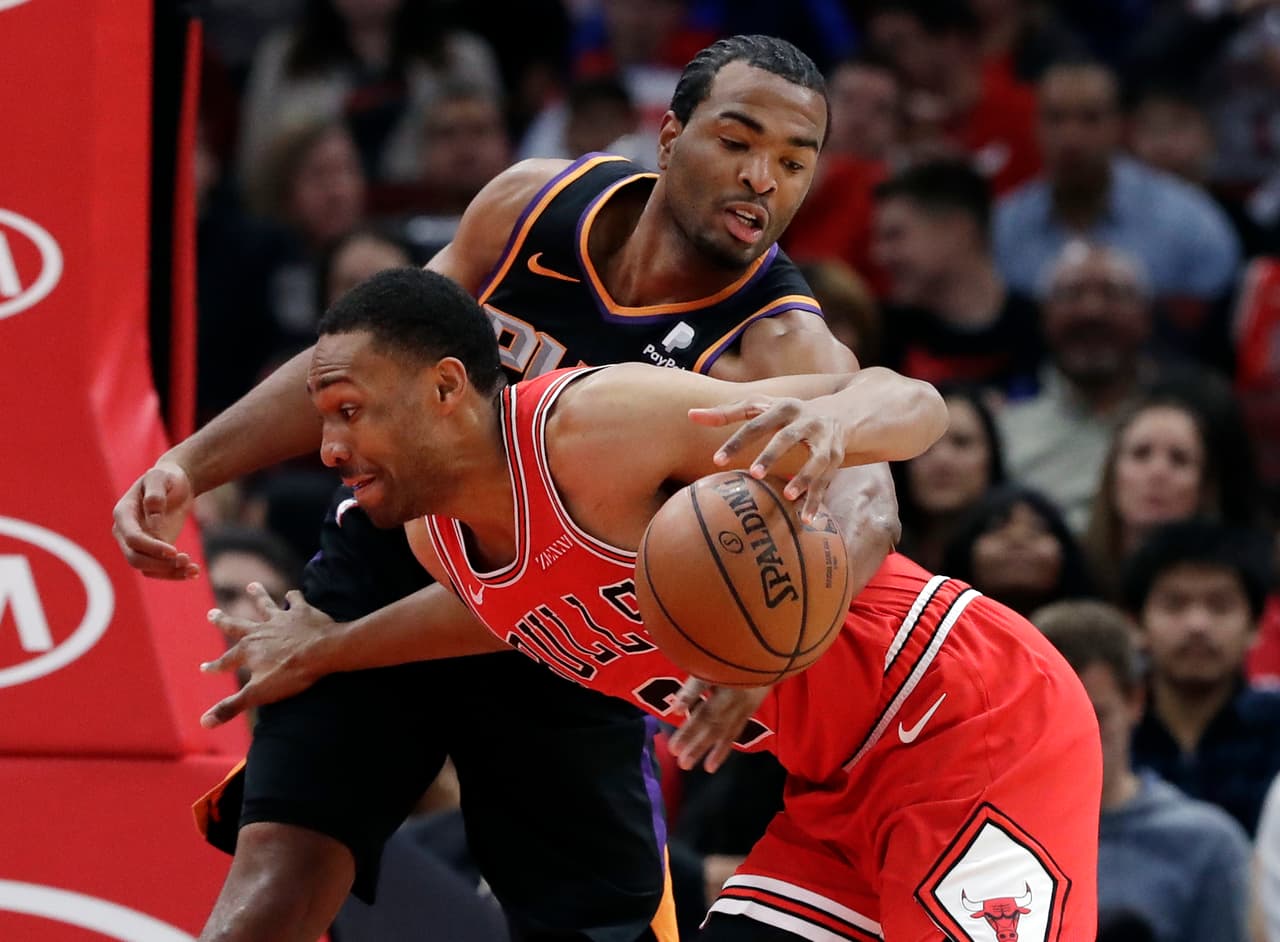 <b>Phoenix 116-124 Chicago</b>. Jabari Parker destacó con 20 unidades y 13 rebotes en la quinta victoria de Chicago esta campaña. Devin Booker anotó 23 por los Suns (3-14), el peor de la Conferencia Oeste.