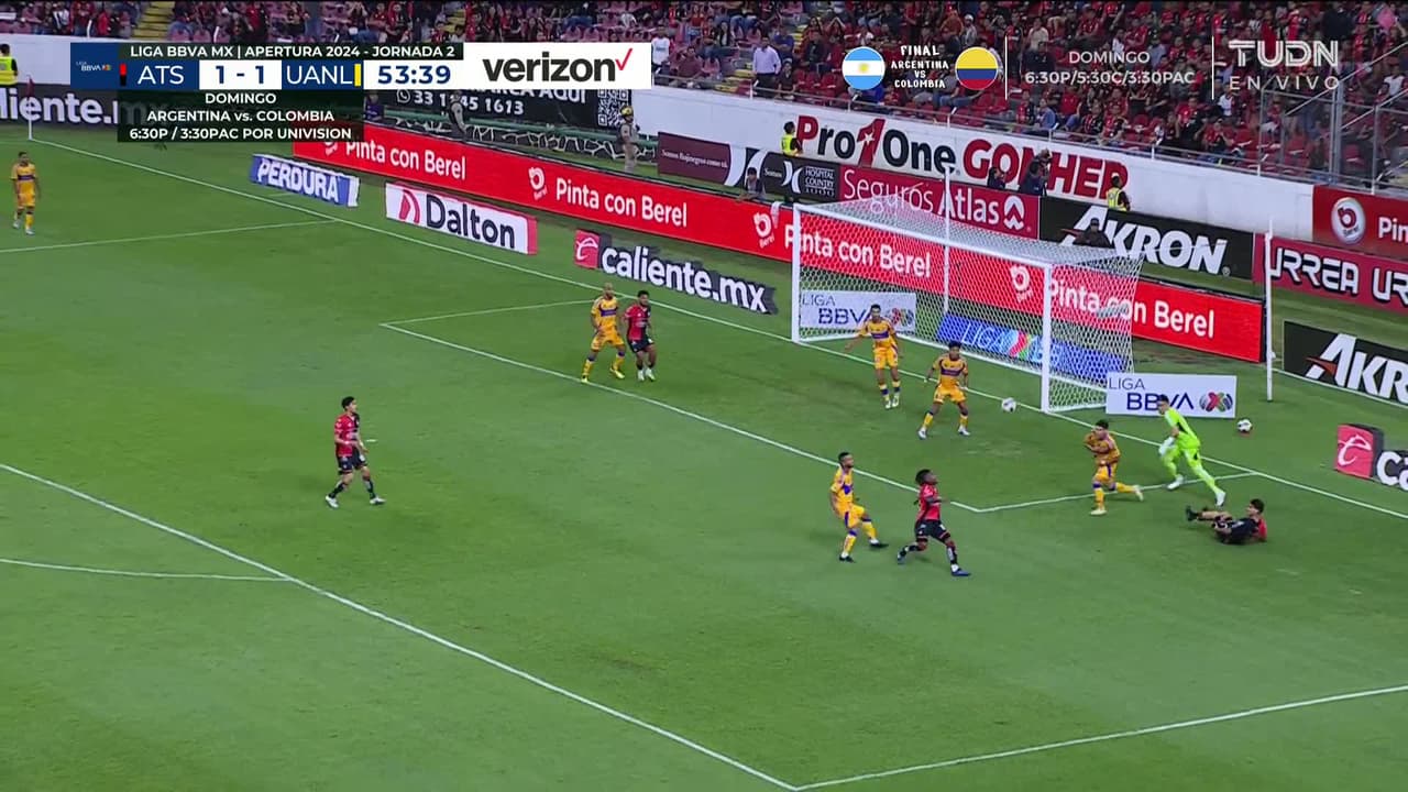 ¡TIRO ATAJADO! disparo por Jhon Murillo.