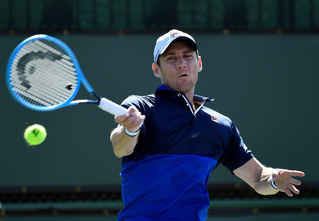 Ebden, de 31 años de edad, no tuvo respuesta para un 'rejuvenecido' Karlovic, quien lució sólido a lo largo del match.