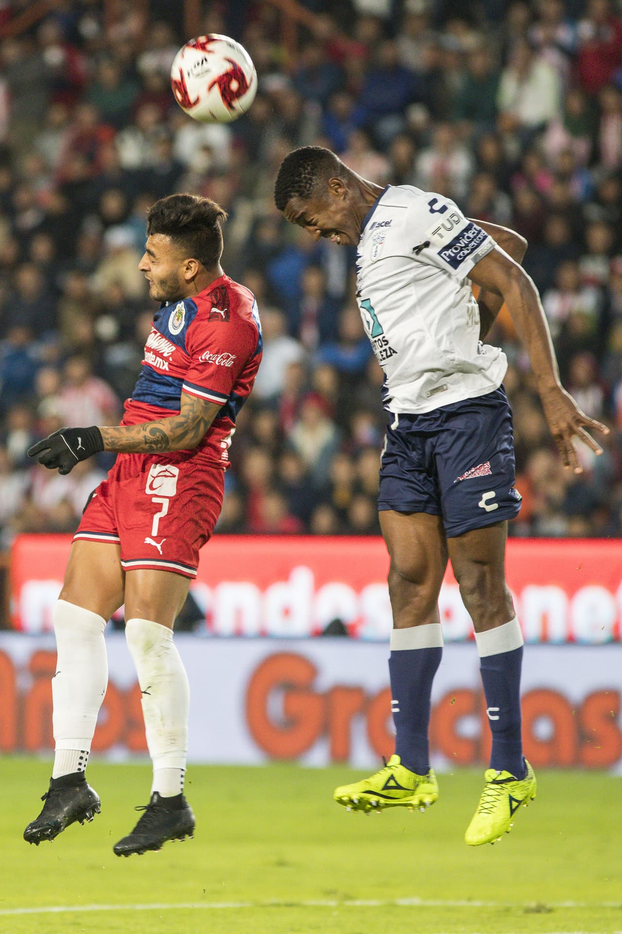 Ni Pachuca ni Chivas logran romper las redes y se dividen los puntos.