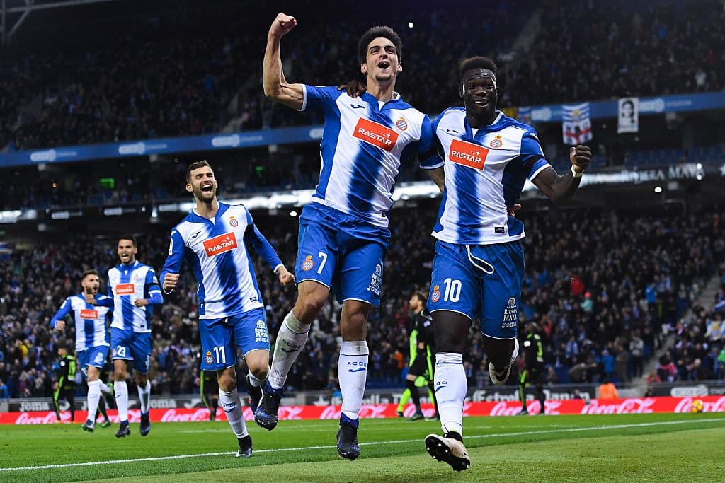 Espanyol festeja uno de sus goles ante el Sporting de Gijón.