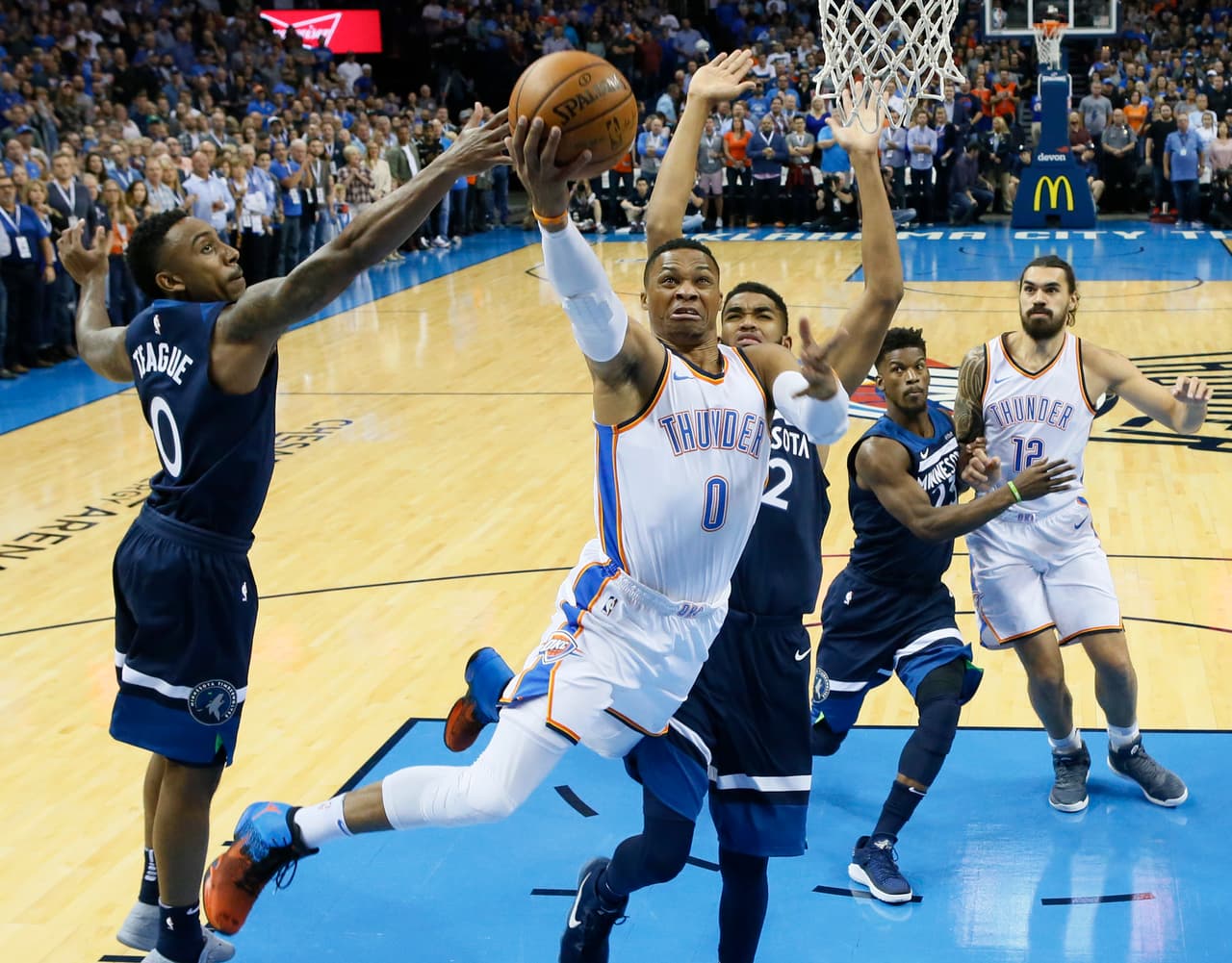 Un triple de Andrew Wiggins cuando el tiempo expiraba le dio un triunfo a los Timberwolves con pizarra de 115-113 sobre el Thunder.