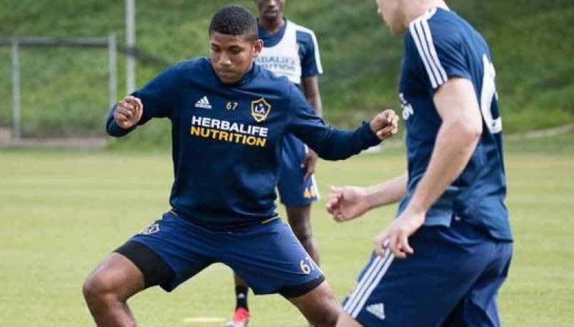 El panameño Carlos Harvey se une al primer equipo de LA Galaxy