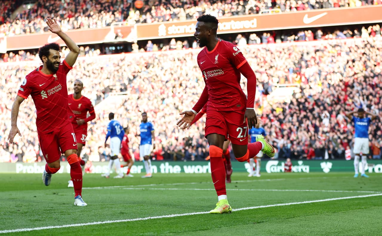 Liverpool derrotó al Everton gracias a los goles de Andrew Robertson y Divock Origi.