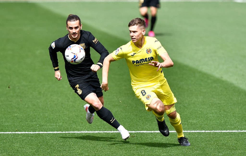 Barcelona se impone al Villarreal con marcador de 2-1 en La Liga. Los culés, como visita, se llevaron la tarde gracias al doblete de Antoine Griezmann y son segundo lugar en la tabla. Villarreal se quedó con 10 hombres en la cancha.