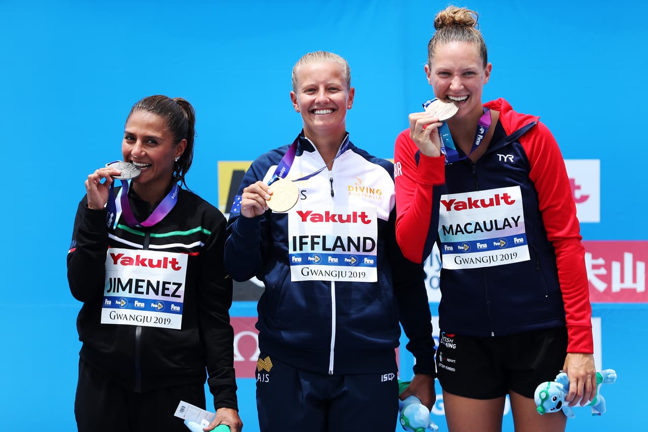 La mexicana Adriana Jiménez ganó la medalla de plata en Clavados de Altura durante el Campeonato de Natación, Gwangju 2019.