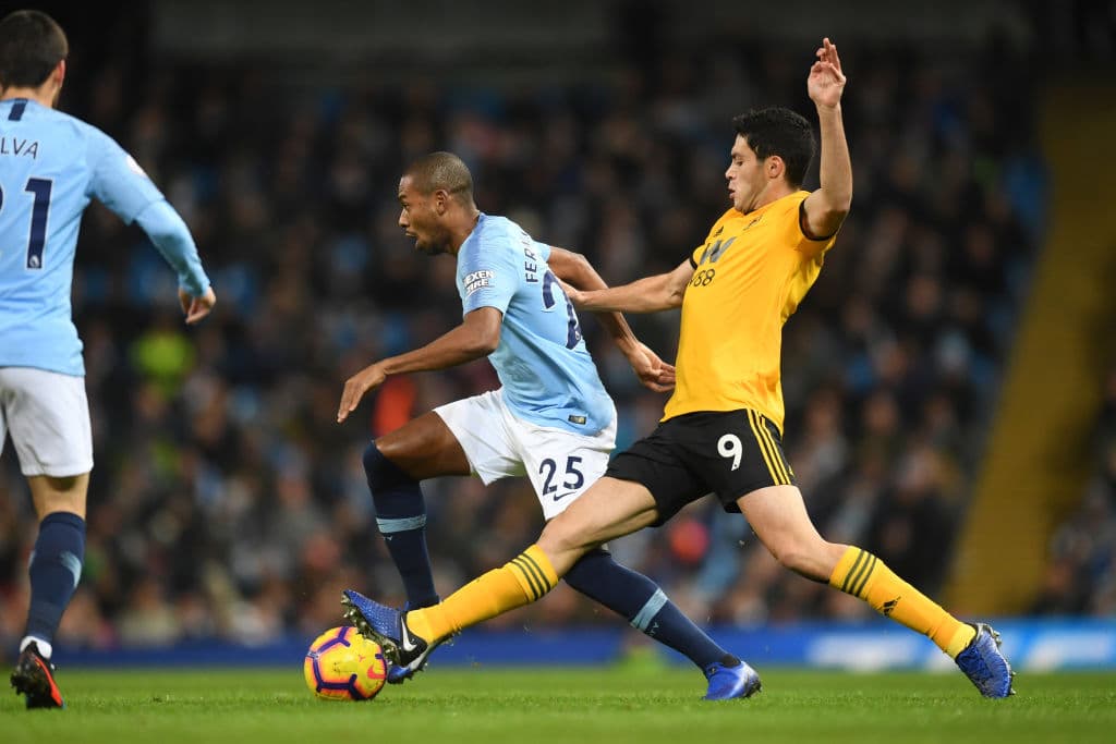 Como parte del planteamiento táctico y dadas las circunstancias, Nuno Espírito Santo decidió sacar del terreno al mexicano Raúl Jiménez a los 46 minutos, acabando su noche antes de lo anticipado.