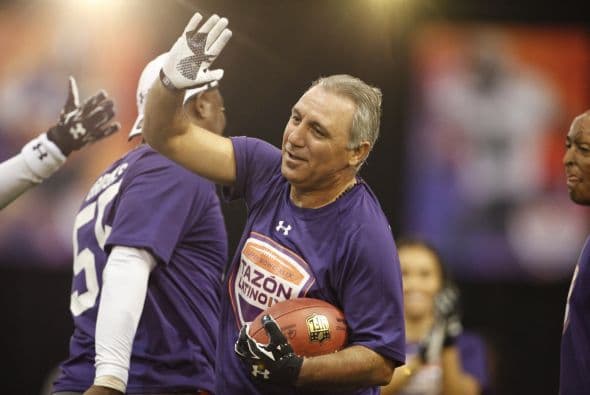 La Conferencia Nacional se impuso a la Conferencia Americana en el Tazón Latino IX y Hristo Stoichkov, para sorpresa de todos, fue reconocido como el MVP del juego, disfruta aquí de las mejores imágenes (Foto: Mario Castillo).
