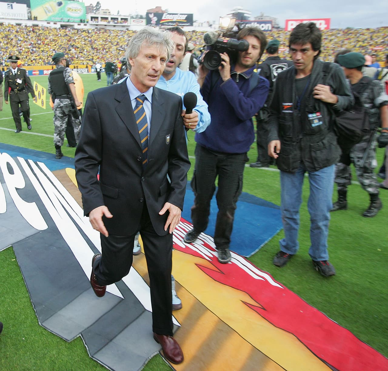 Aquella selección era dirigida por José Pekerman, que al final llevaría a la Albiceleste al Mundial, donde serían eliminados en cuartos de final por los anfitriones.