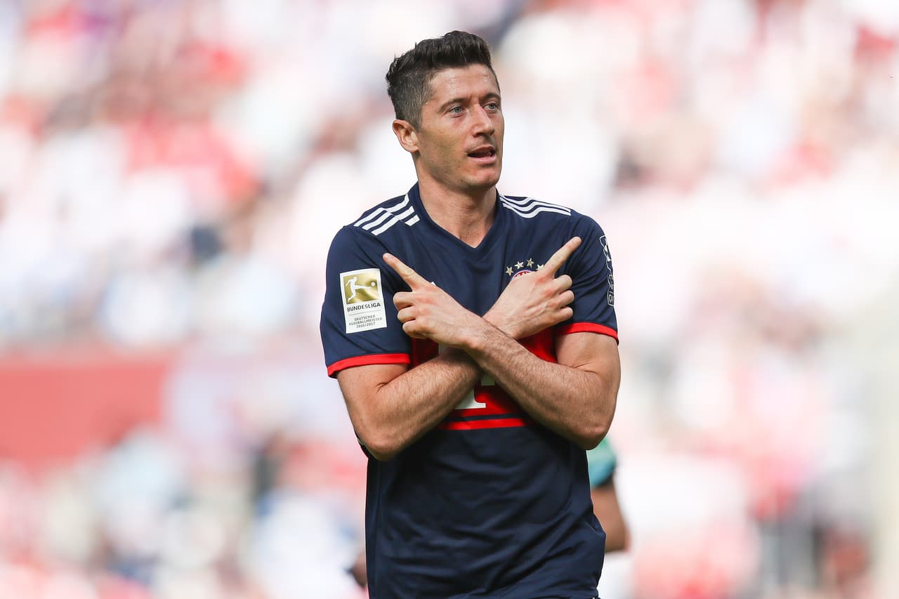 Nuevo capítulo en la novela de Roberto Lewandowski, cuando el directivo de Bayern Munic Karl Hainz Rummenigge advirtió que el delantero seguirá una temporada más con el equipo.