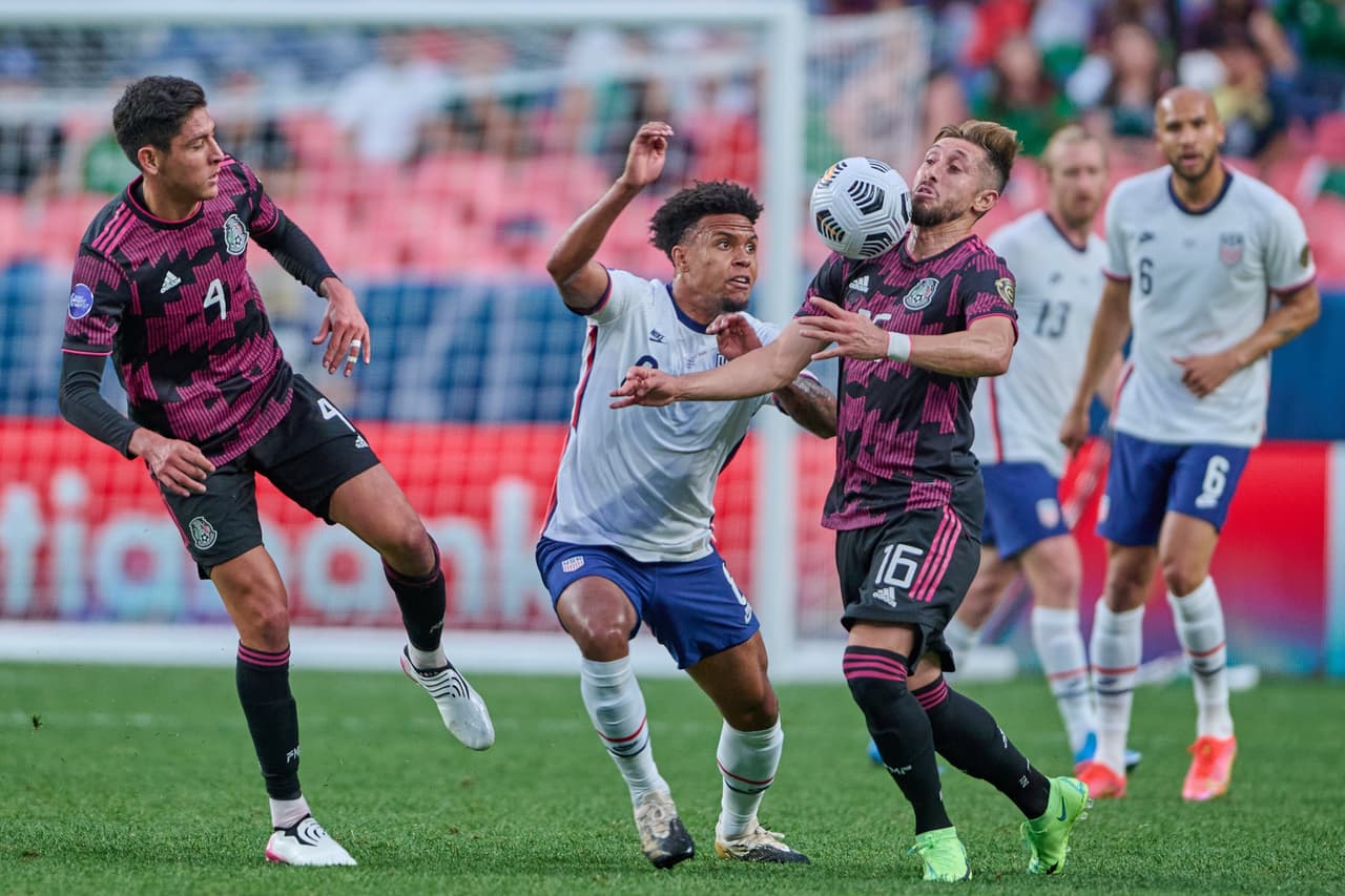 Héctor Herrera y Weston McKennie brindaron un duelazo en el mediocampo, muy parejo de los dos actores.