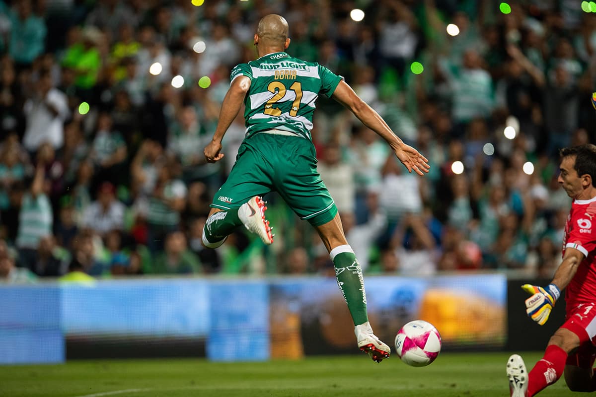 Este taconazo del brasileño Matheus Dória era el 2-0 para Santos Laguna, pero el árbitro anuló la jugada del minuto 78 por fuera de lugar con ayuda del VAR.