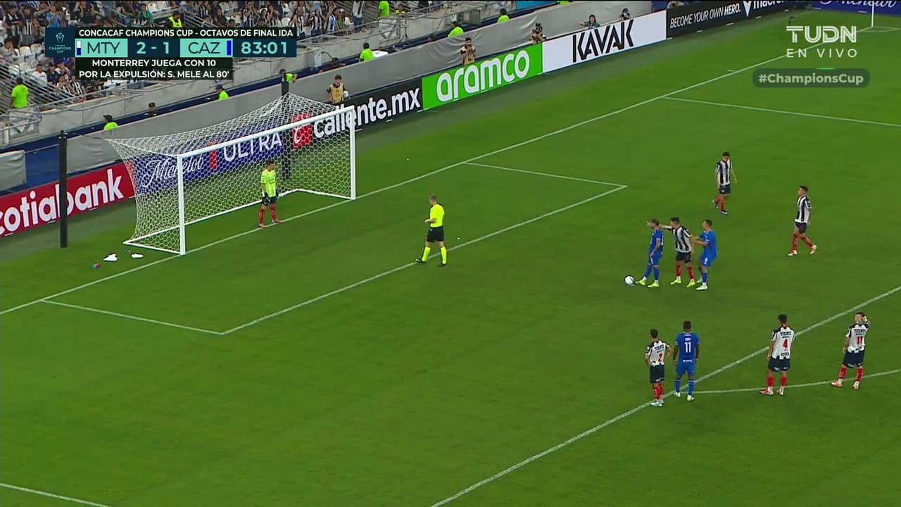 ¡GOL!  anota para Cruz Azul. Gonzalo Piovi