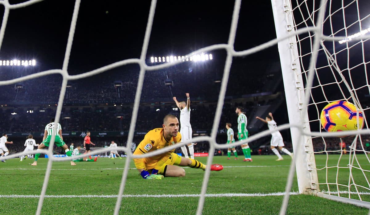 En cambio el arquero Pau López no pudo hacer nada en los goles que recibió, el primero de ellos a los 13 minutos del partido, obra de Luka Modric.