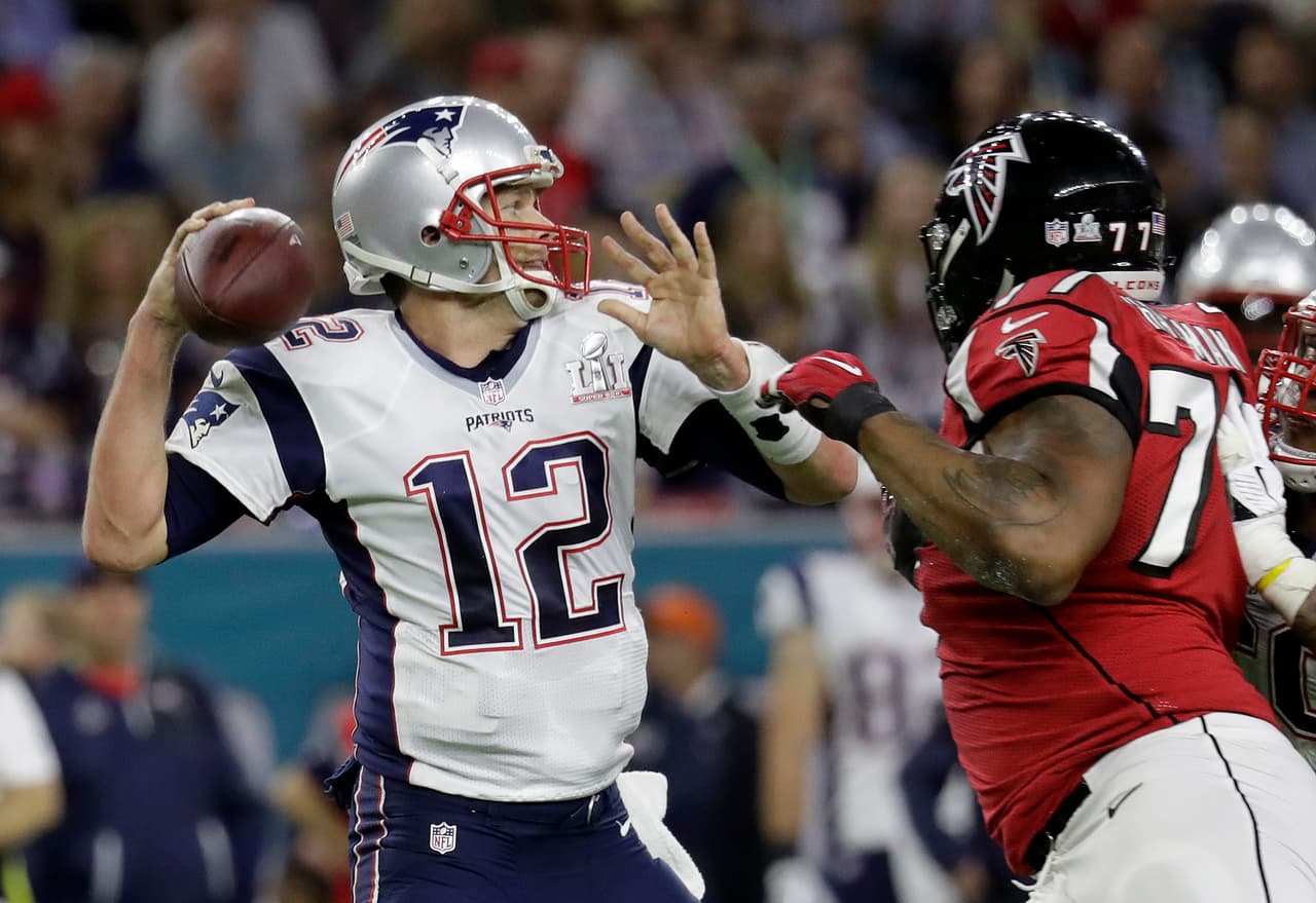 En la siguiente ofensiva los defensivos de Atlanta volvieron a sacudir a Tom Brady y lograron hacerle un 'sack' pero estando en la yarda 7, lo que no evitó que New England conectara otro gol de campo para acercarse 28-12.