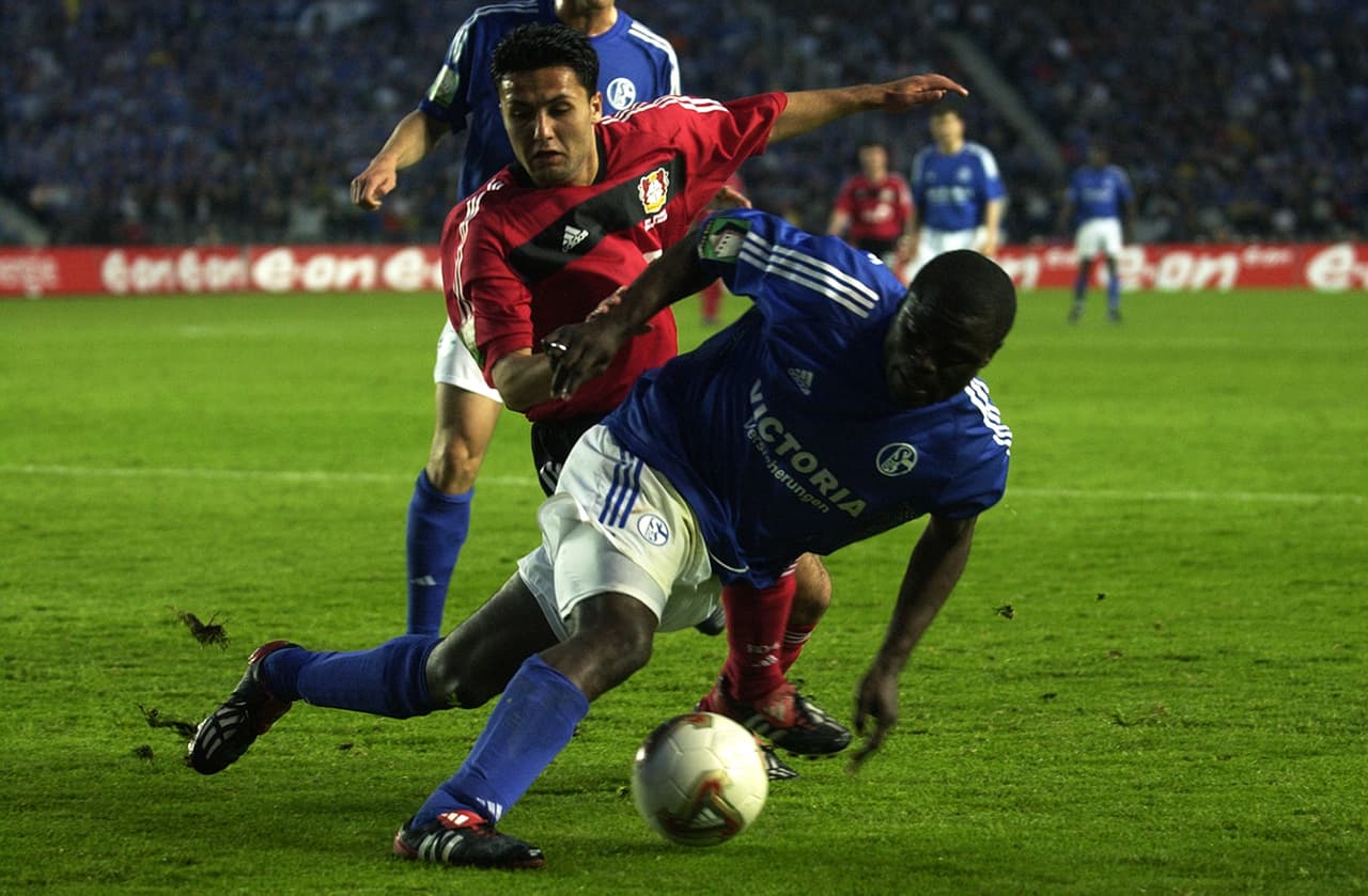 En esa misma campaña, el Leverkusen llegó a la final de la Copa Pokal, pero la perdió con el Schalke 04.