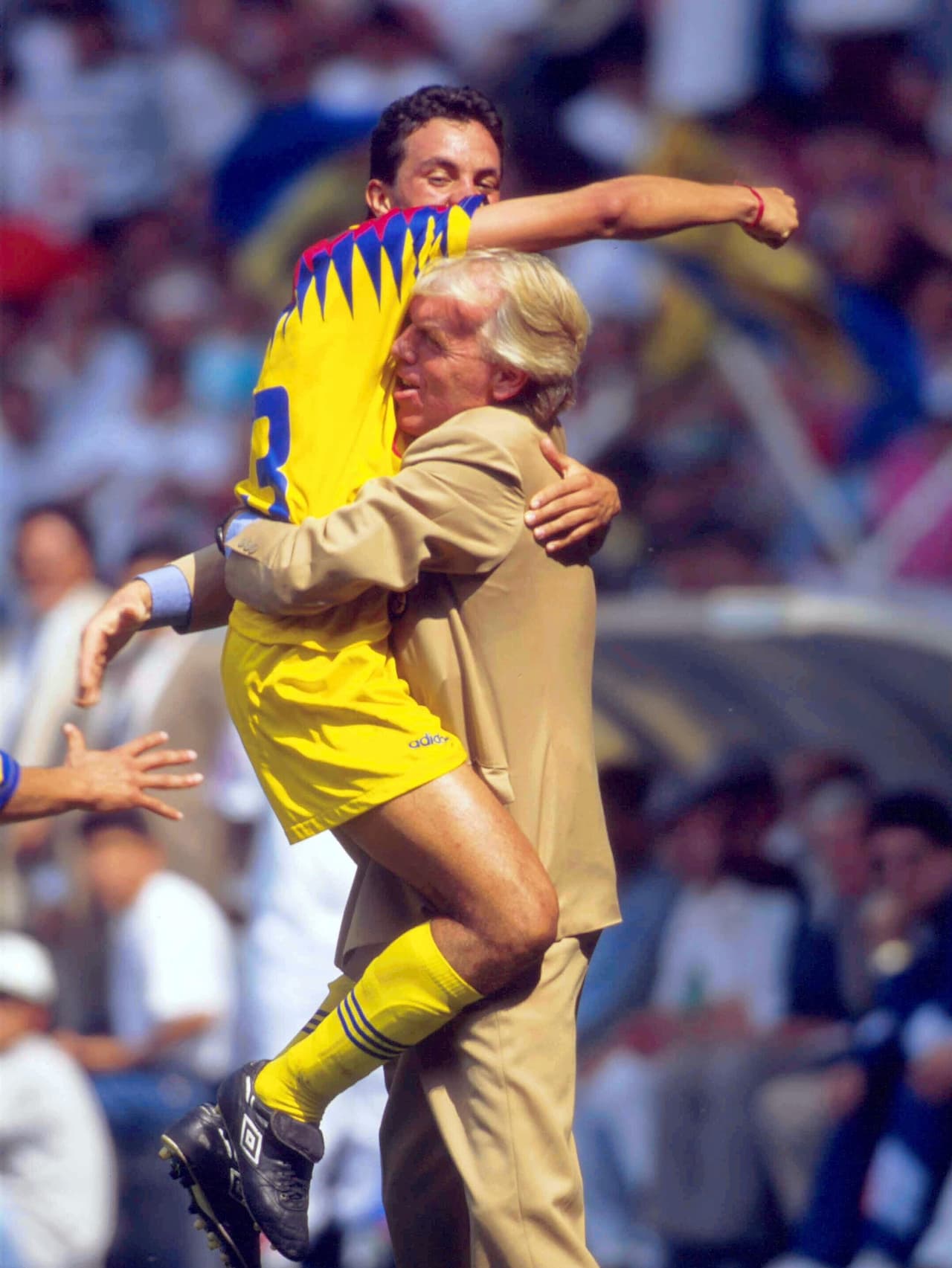 Los años noventa fueron años de buenos debuts, como el de Cuauhtémoc Blanco.