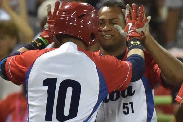 Los lanzadores cubanos Torres y Moinelo domaron a los jugadores de México dejándolos con sólo 4 imparables y propinándoles 7 ponches.