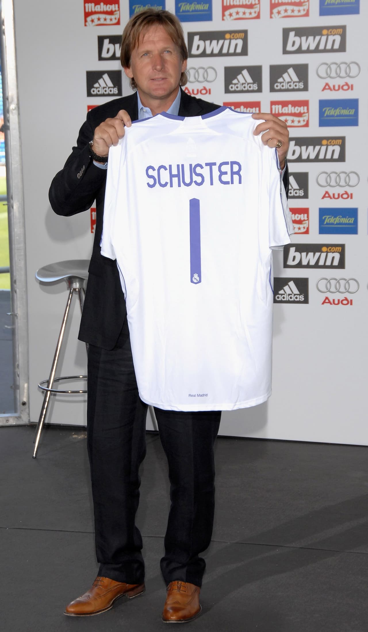 De 1988 a 1990 jugó para el Real Madrid y de 1990 a 1993 lo hizo con el Atlético de Madrid. Años después, en la temporada 2007/2008, el alemán fue el entrenador del equipo 'merengue'.