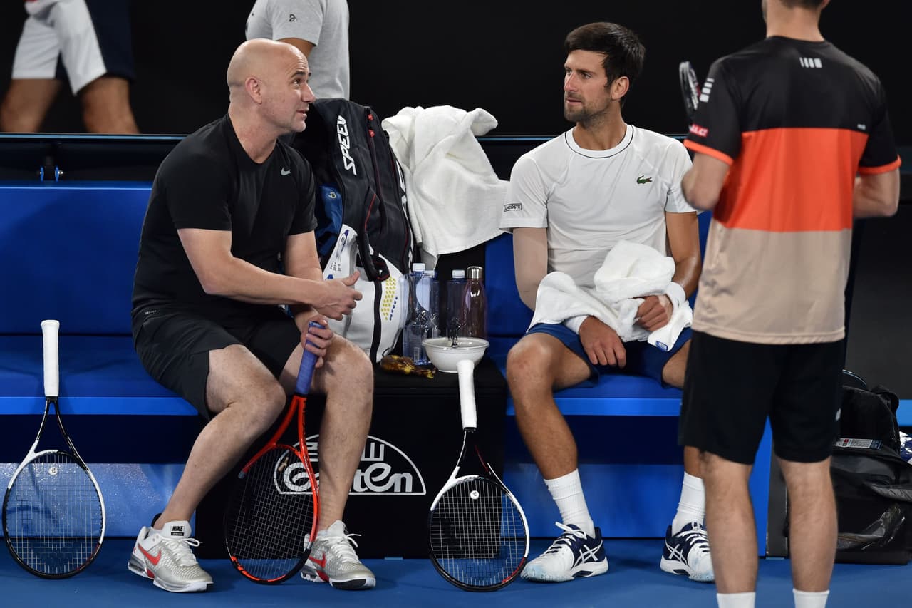 Por su parte, junto a Djokovic, estuvo el estadounidense Andre Agassi, entrenador del tenista serbio.