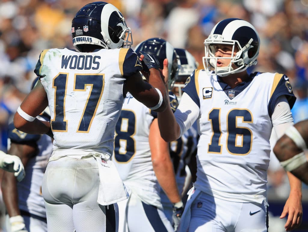 1) 
<b>Los Angeles Rams (3-0)</b>. Se han visto implacables y en ruta de superar a sus siguientes oponentes por 22 puntos en promedio. Echarán de menos en defensa a Peters y a Talib, deben remplazarlos.