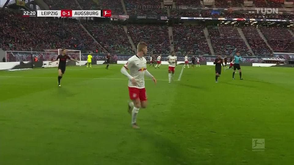 Tiro desviado de Timo Werner