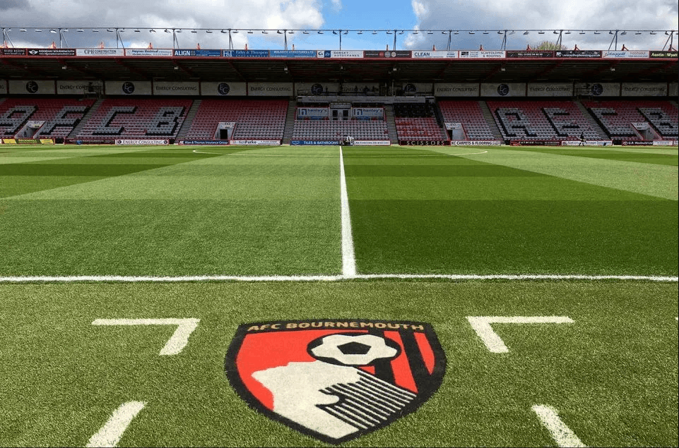 <b>Bournemouth – Vitality Stadium</b>
<br>El estadio es opción en la costa sur y lejano del centro de la ciudad, hay mucho espacio en sus alrededores. El tamaño no es tan grande y podría ser que los equipos no se encuentren tan separados. Hay 413 casos de coronavirus en el área.