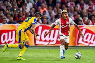 Edson Álvarez anotó en su debut en Champions League. El mexicano abrió el marcador en la eliminatoria ante el APOEL y mantiene al Ajax en la siguiente fase.
