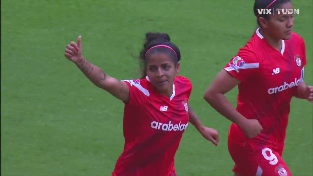 ¡Aparecen las diabluras! Gran remate de Woch para el 1-0 de Toluca