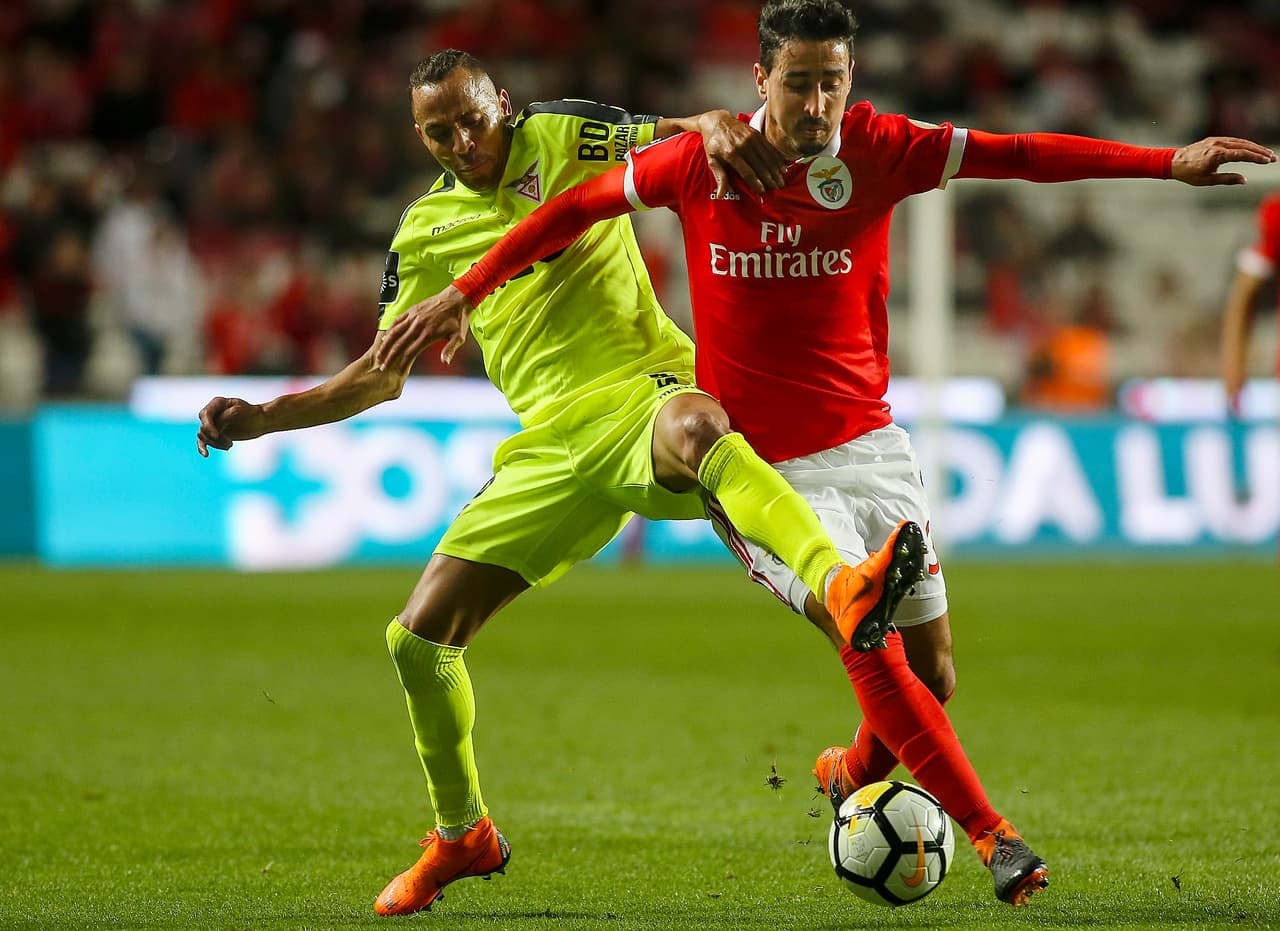 El local, con Raúl Jiménez en cancha, demostró la superioridad de un campeón y ahora espera el resultado del líder para saber si queda a dos puntos de distancia, en caso de una derrota del Porto.