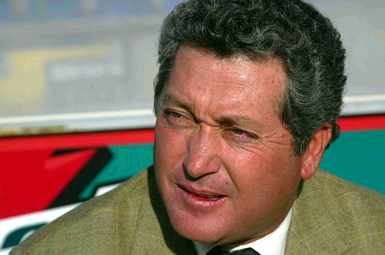 Víctor Manuel Vucetich | Debutó como jugador en 1978 defendiendo los colores del Atlante y, eventualmente, prestó sus servicios al Oaxtepec. Tuvo una discreta participación en el máximo circuito y se retiró de las canchas a los 28 años con 108 partidos disputados y un gol en su haber.