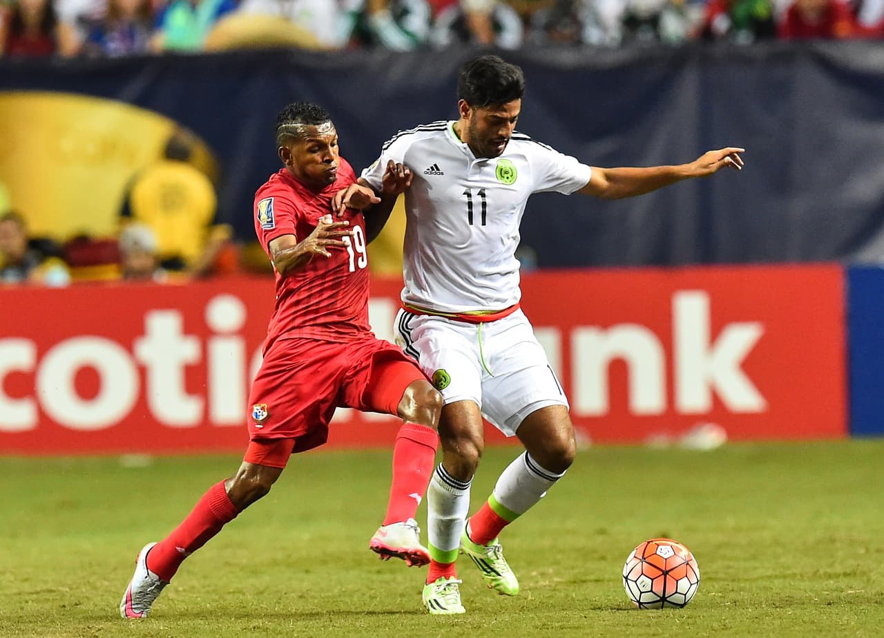 Carlos Vela: El otro delantero del Tri, quien se salvó de ser expulsado, no tuvo un buen desempeño. Al igual que Peralta pasó de noche y no creo ni una jugada para poner en peligro el arco panameño. Calificación 5.