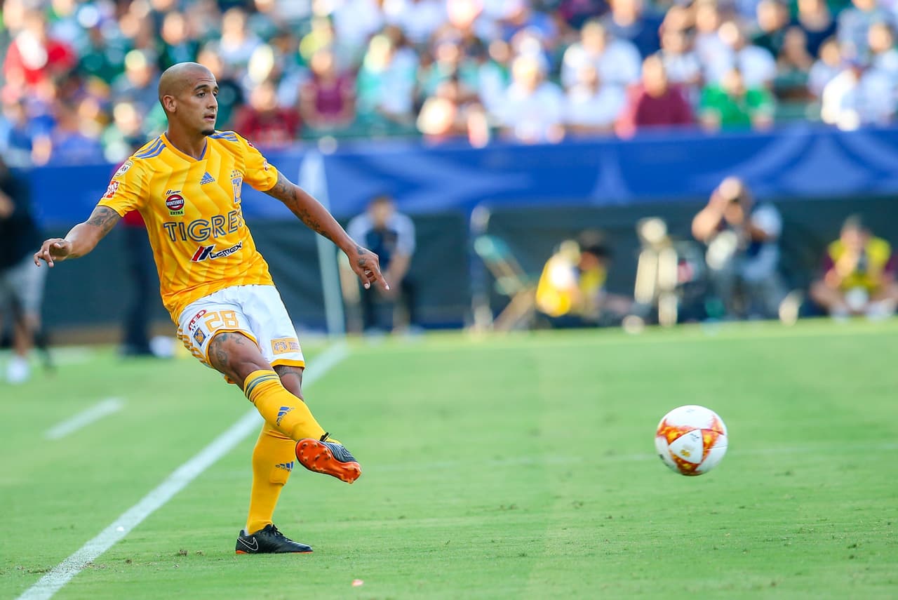 Defensa: Luis Rodríguez (Tigres) - 2.8 millones de dólares.