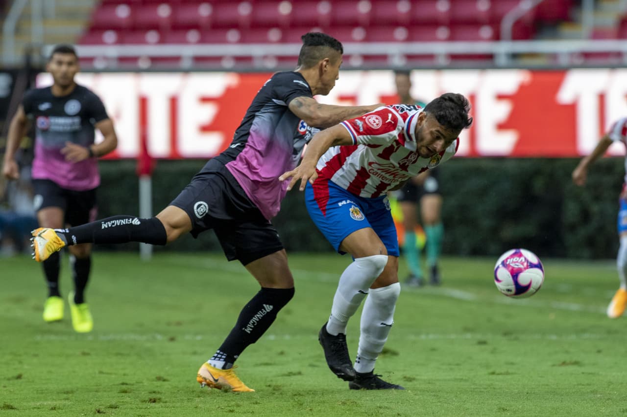 Con goles del Cabecita Rodríguez al 41 y al 90+2, Cruz azul se lleva los tres puntos en su visita a Chivas y el uruguayo llega a 12 goles en el torneo.