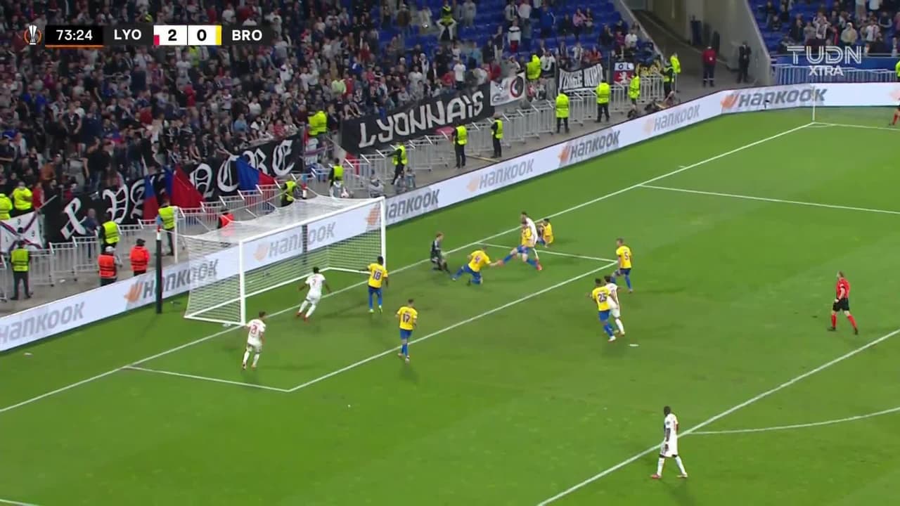 ¡TIRO ATAJADO! disparo por Houssem Aouar.