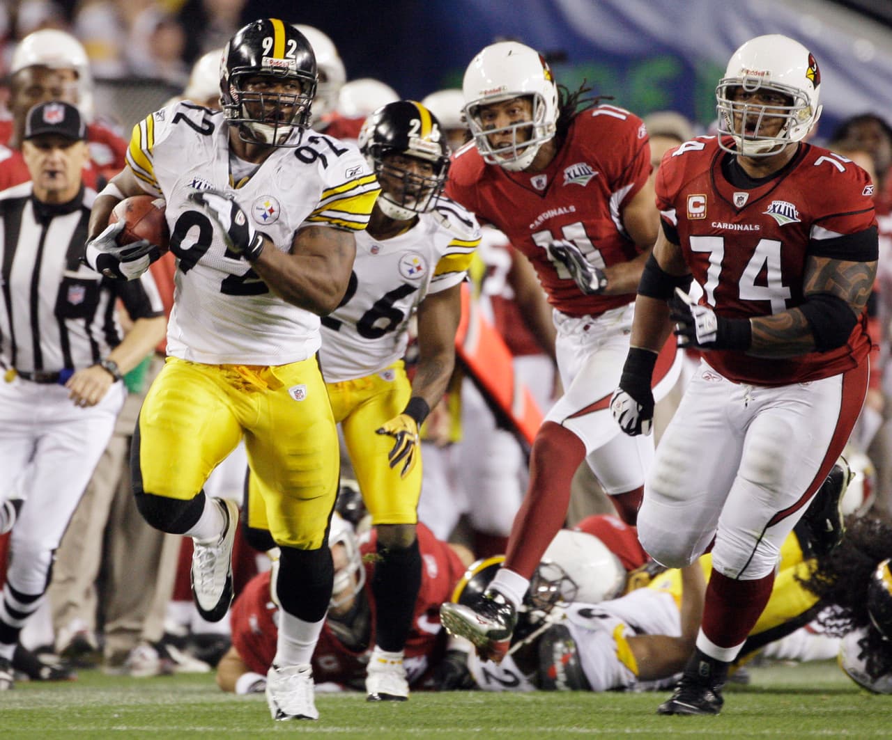 <b>5) Super Bowl XLIII</b>. James Harrison, liniero defensivo de Steelers, regresó 100 yardas una intercepción, algo que incluso se antoja muy difícil incluso para cornerbacks y safeties. Marca histórica.